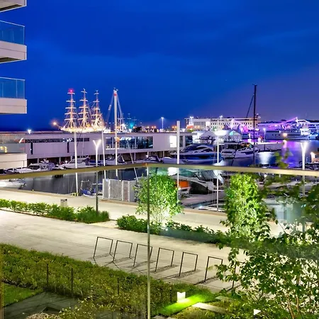 Yacht Park Marina By Amberblue * Γκντίνια